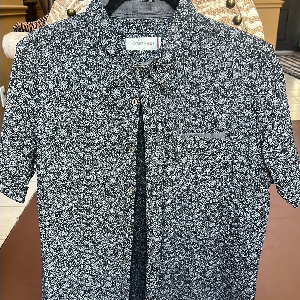 Departwest by Buckle Black/White Floral Button Down Casual Shirt Size Medium